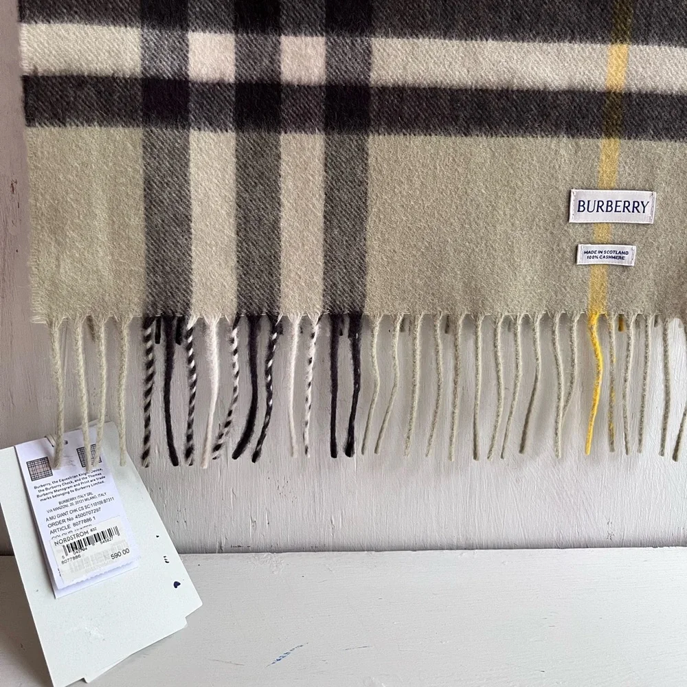 BURBERRY Giant Icon Check Cashmere Scarf- Hunter - Picture 6 of 12